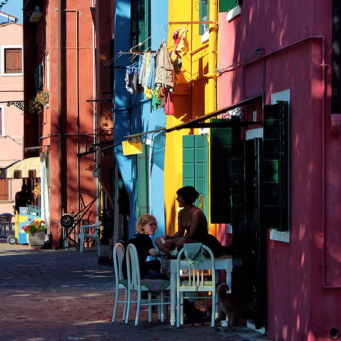 014_Burano_Conversazione all'ombra dei colori.jpg